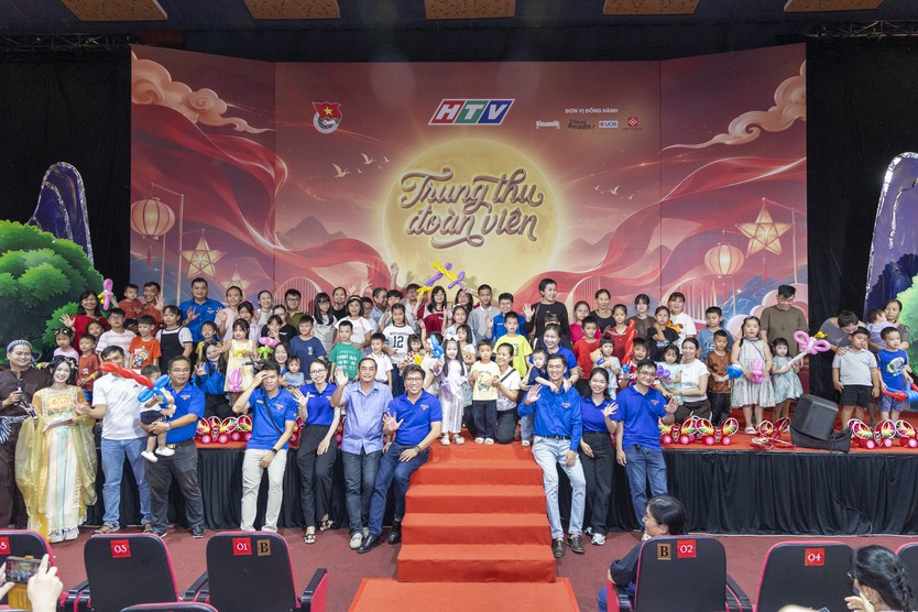 Một mùa trăng đoàn viên của đại gia đình HTV - Ảnh 1.