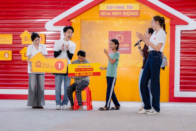 Hơn 2,5 tỉ đồng trao cho các em trong Mái ấm gia đình Việt tập 30 - Ảnh 11.