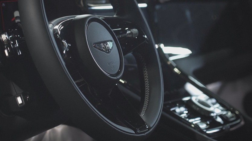 Bentley giới thiệu mẫu xe EV đầu tiên - Ảnh 2.