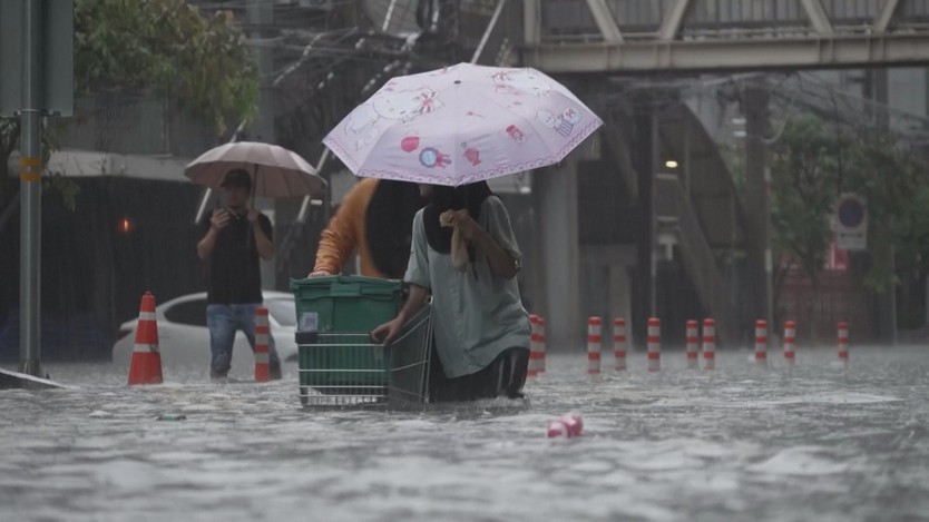 Thái Lan ban bố tình trạng thảm họa lũ lụt tại Bangkok - Ảnh 2.