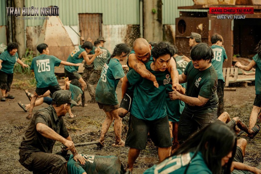 "Trại Buôn Người" vượt 77 tỉ đồng, tiếp tục dẫn đầu phòng vé Việt - Ảnh 1.