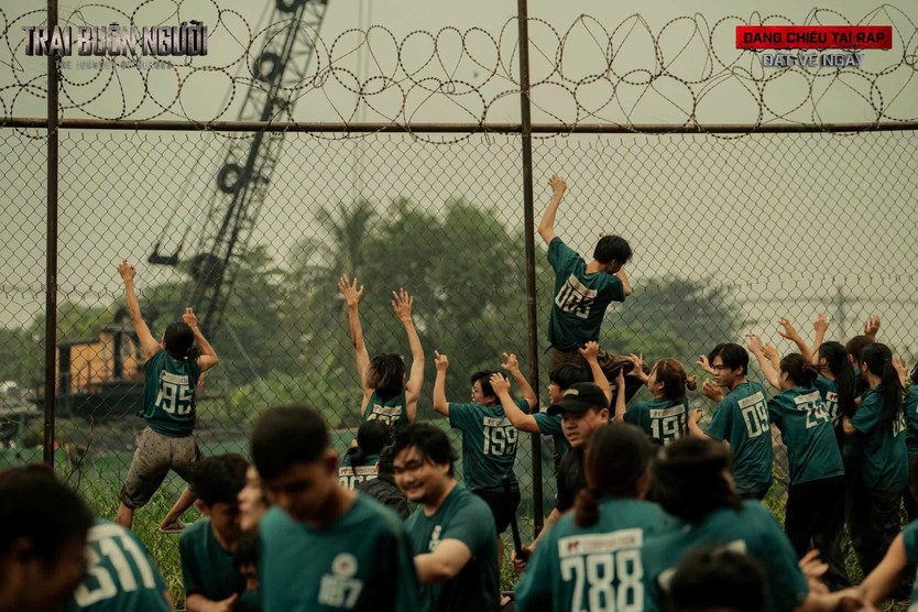 "Trại Buôn Người" vượt 77 tỉ đồng, tiếp tục dẫn đầu phòng vé Việt - Ảnh 3.