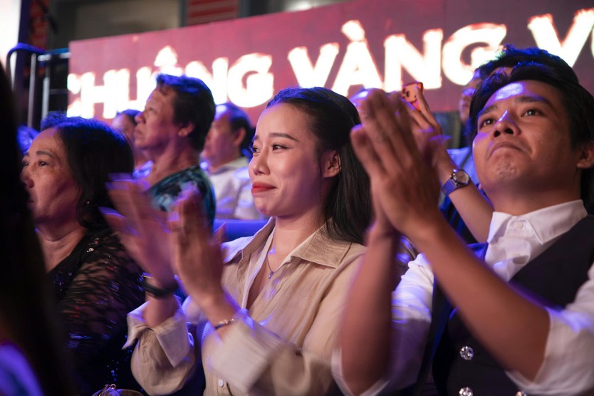 Khi âm nhạc dân tộc chinh phục khán giả bằng một đêm diễn “cháy vé” | Chuông vàng vọng cổ 2026 - Ảnh 40.