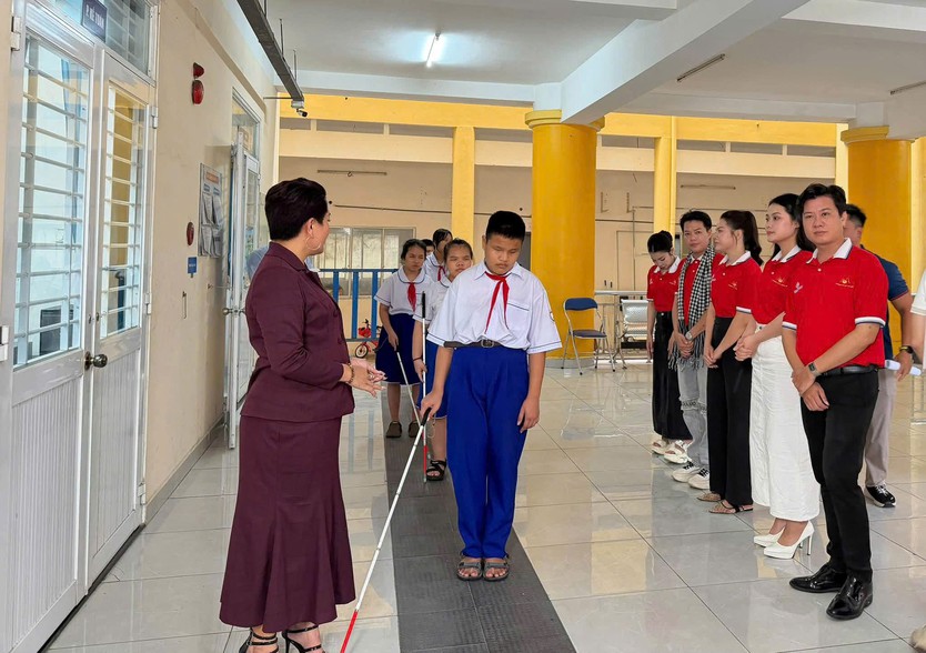 Khi âm nhạc dân tộc chinh phục khán giả bằng một đêm diễn “cháy vé” | Chuông vàng vọng cổ 2026 - Ảnh 43.