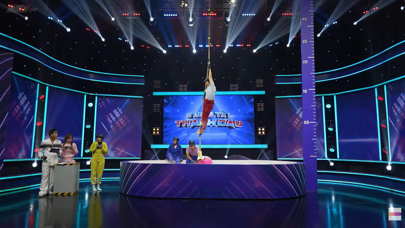 Đoàn Hinh Hùng “gánh team” trên không, Đặng Phương Trâm bứt phá ở thử thách âm nhạc | Song Tài Thách Đấu 2 - Tập 19 - Ảnh 2.