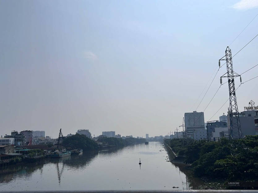 TP. Hồ Chí Minh mù đục sáng 27/9, chất lượng không khí ở mức đáng lưu ý - Ảnh 2.