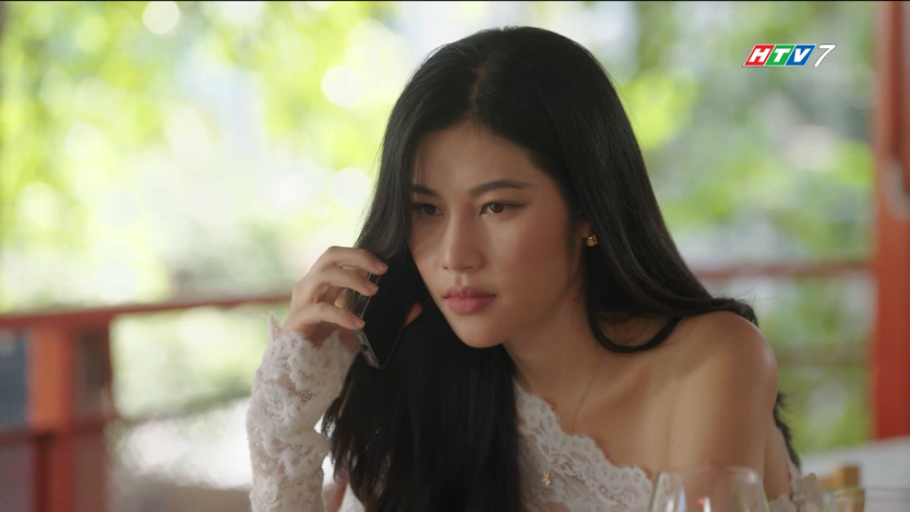 Mặt nạ hoàng kim: Phương Hồng vượt tường, trốn mẹ chồng - Ảnh 9.