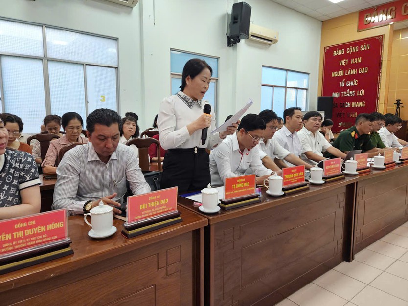 Phường Phú Định đẩy mạnh chuyển đổi số, giải quyết kiến nghị của người dân - Ảnh 2.