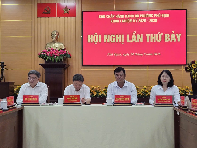 Phường Phú Định đẩy mạnh chuyển đổi số, giải quyết kiến nghị của người dân - Ảnh 3.