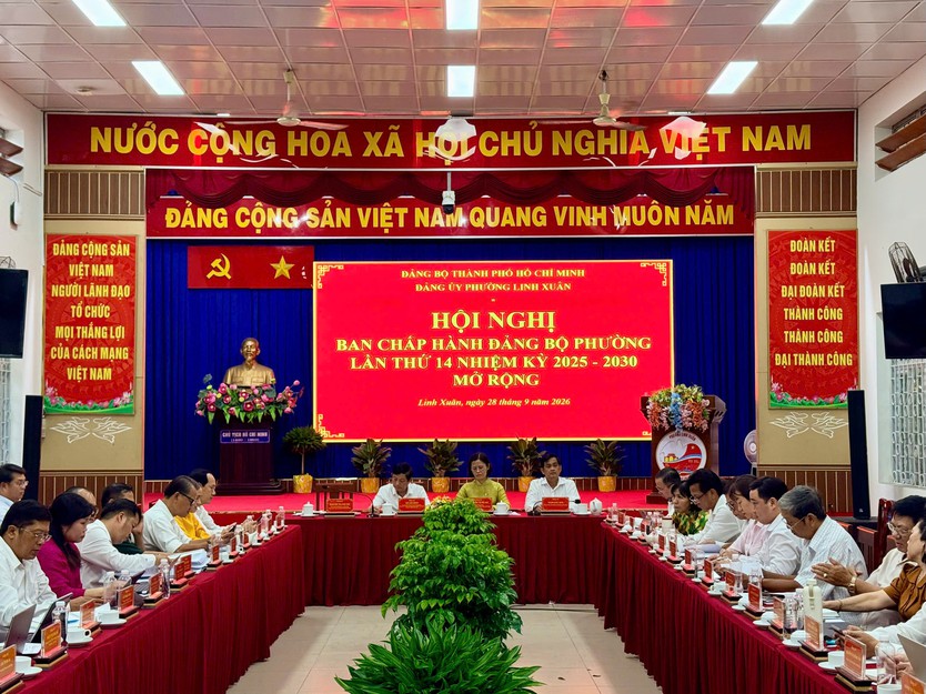Phường Linh Xuân: Thu ngân sách vượt dự toán, tăng tốc giải ngân đầu tư công - Ảnh 1.