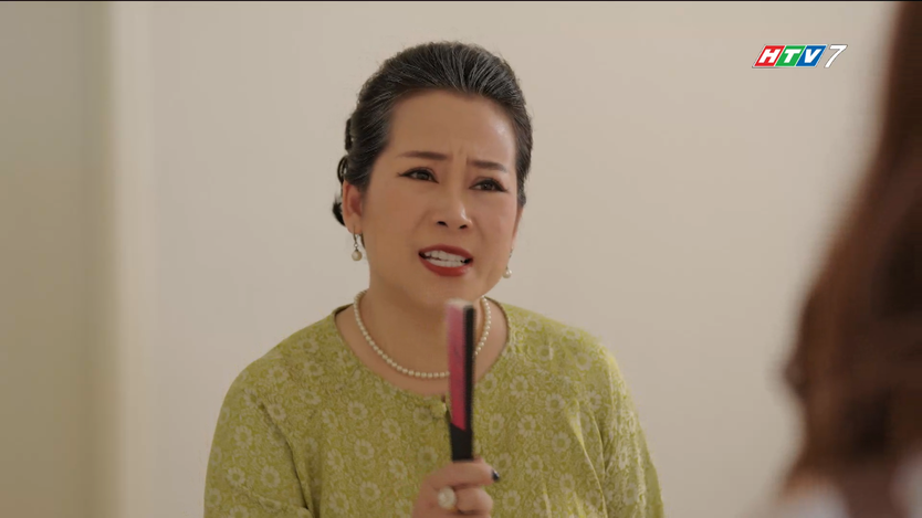 Mặt nạ hoàng kim: Phương Hồng vượt tường, trốn mẹ chồng - Ảnh 1.