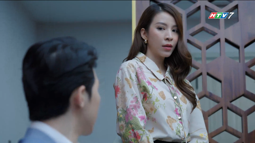Mặt nạ hoàng kim: Phương Hồng vượt tường, trốn mẹ chồng - Ảnh 7.