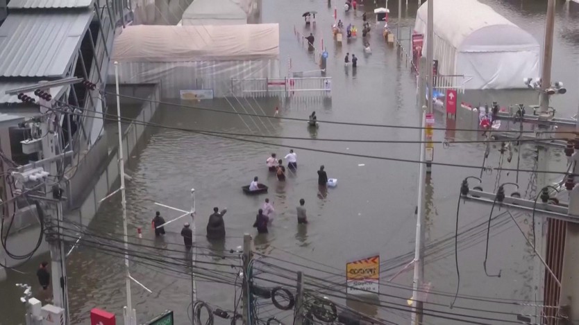 Thái Lan: Áp dụng tình trạng khẩn cấp do Bangkok ngập nặng - Ảnh 1.