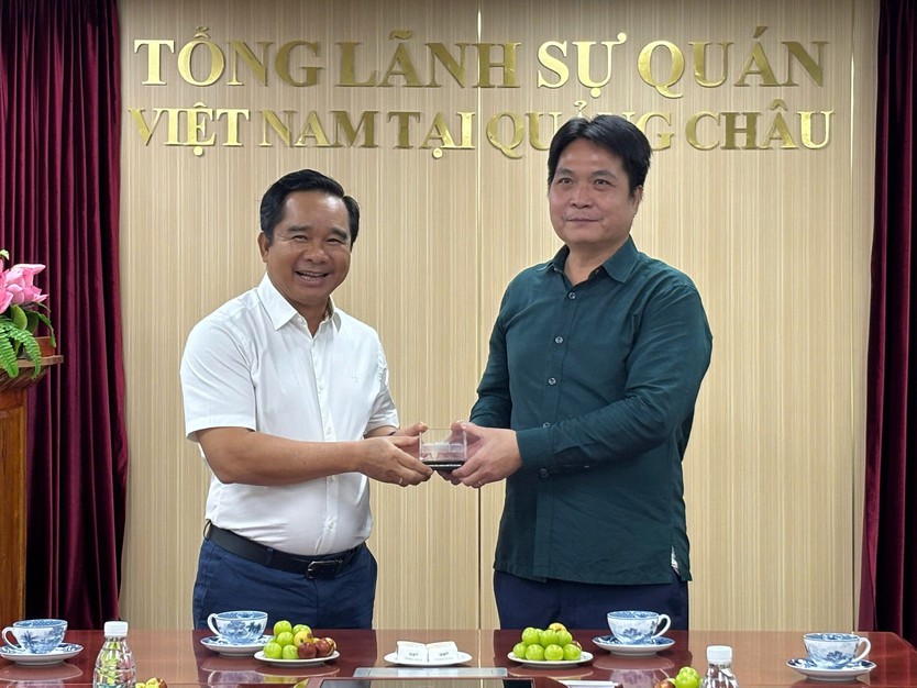 Chủ tịch UBND TP. Hồ Chí Minh Nguyễn Văn Được thăm Tổng Lãnh sự quán Việt Nam tại Quảng Châu, Trung Quốc - Ảnh 2.