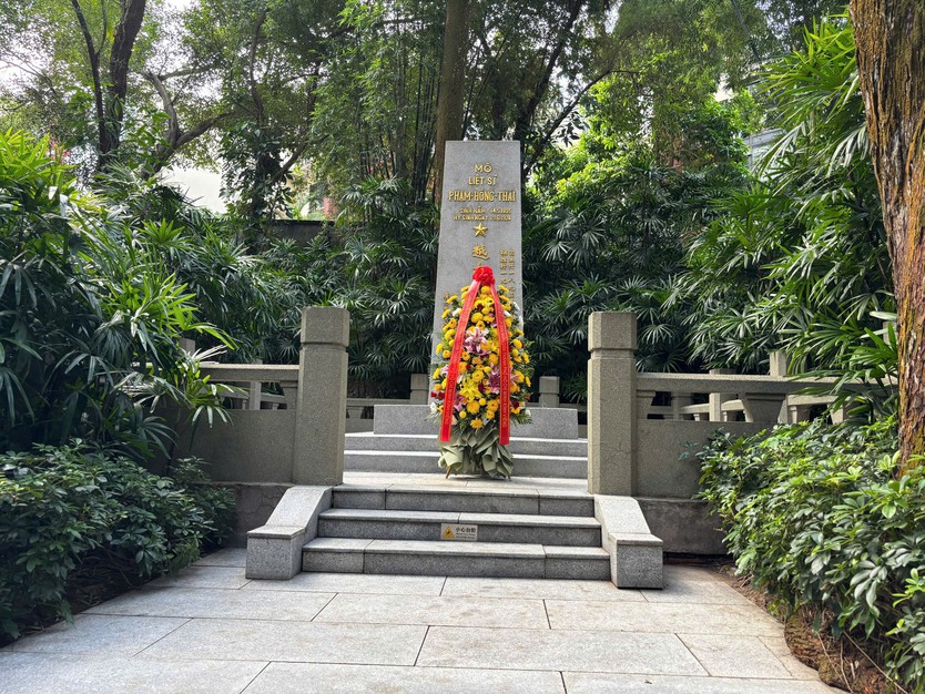 Đoàn đại biểu TP. Hồ Chí Minh viếng mộ liệt sĩ Phạm Hồng Thái tại Quảng Châu, Trung Quốc - Ảnh 2.