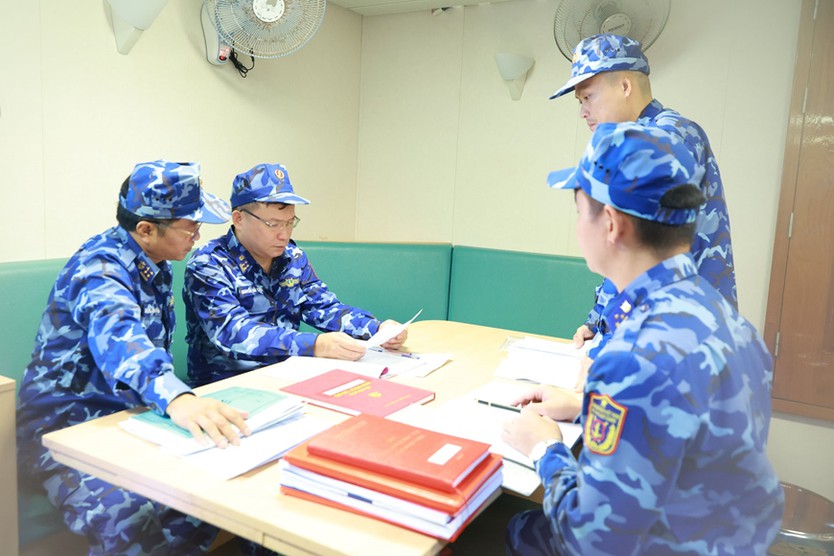 Cảnh sát biển Việt Nam kiểm tra công tác phòng, chống IUU- Ảnh 3.