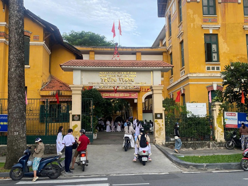TP. Hồ Chí Minh: học sinh háo hức trở lại trường sau kỳ nghỉ lễ Quốc Khánh - Ảnh 1.