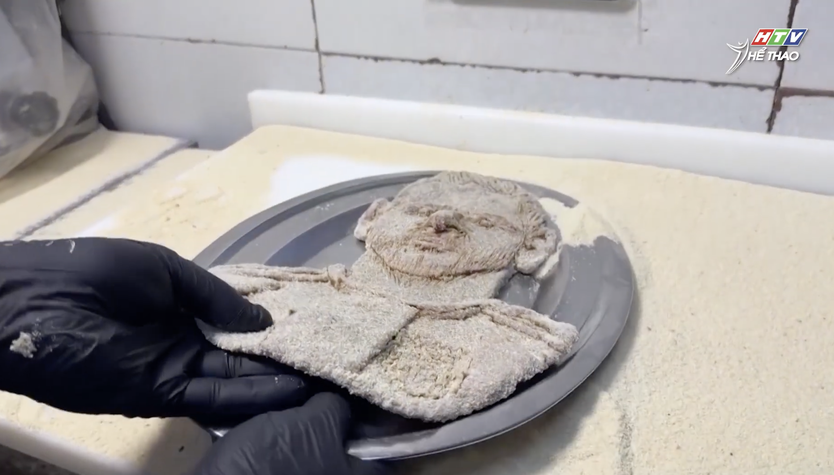 Độc đáo món ăn Milanesa tri ân Messi sau quyết định chia tay đội tuyển quốc gia - Ảnh 1.
