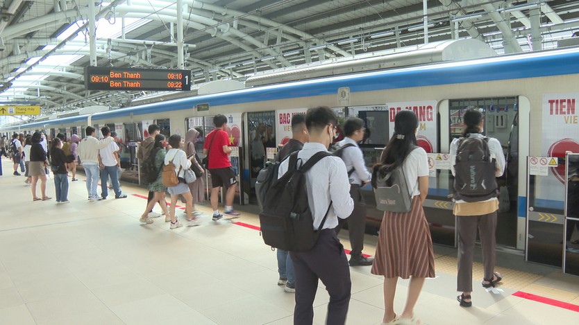 Người dân trở lại TP. Hồ Chí Minh sớm, tránh ùn tắc cuối kỳ nghỉ lễ  - Ảnh 5.