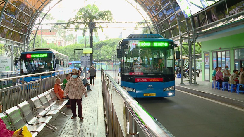 Miễn vé xe buýt góp phần thu hút người dân sử dụng giao thông công cộng - Ảnh 1.
