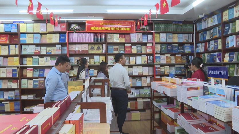 Ngành Xuất bản TP. Hồ Chí Minh: Đổi mới công nghệ, hướng tới "Thủ đô sách thế giới" - Ảnh 2.
