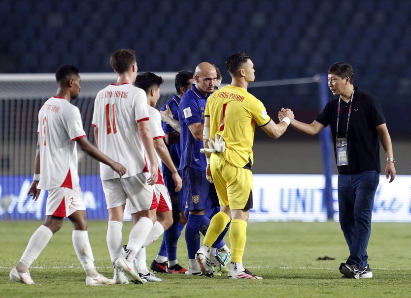 HLV Kim Sang Sik chỉ ra điểm cần cải thiện sau trận thua Thái Lan | FIFA ASEAN Cup 2026 - Ảnh 2.