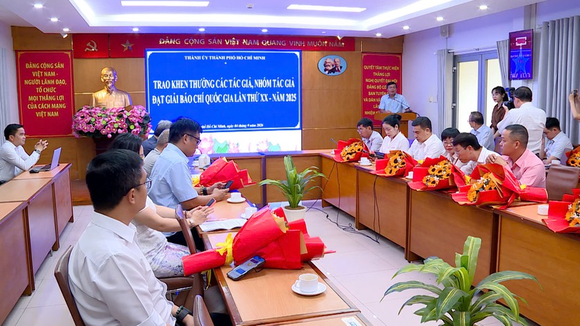 TP. Hồ Chí Minh khen thưởng các tác giả đạt Giải Báo chí Quốc gia năm 2025 - Ảnh 2.