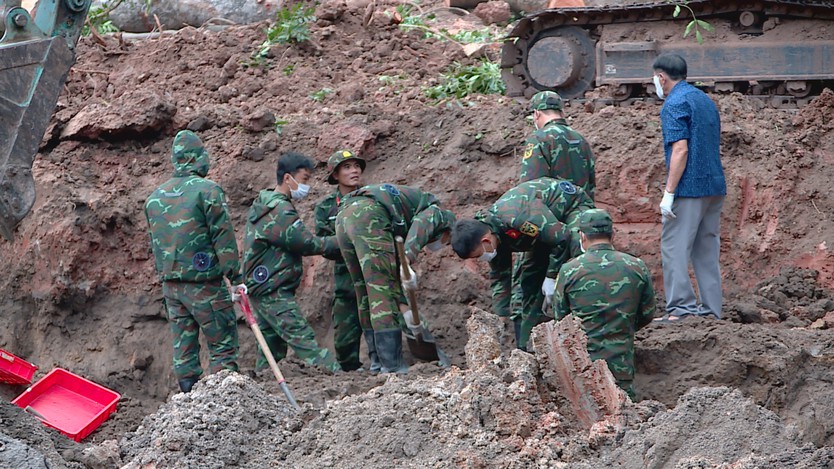 TP. Hồ Chí Minh: Đội K74 vẫn miệt mài tìm kiếm hài cốt liệt sĩ tại công viên Lê Thị Riêng - Ảnh 1.