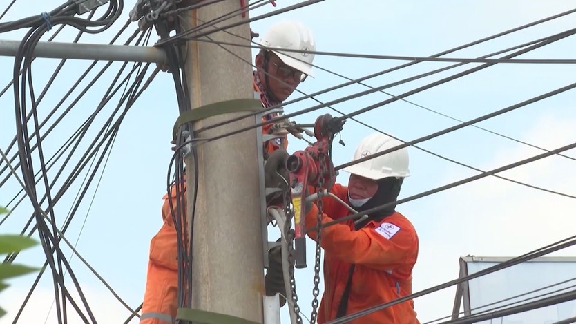Chủ động ứng dụng công nghệ bảo đảm an toàn lưới điện mùa mưa bão - Ảnh 2.