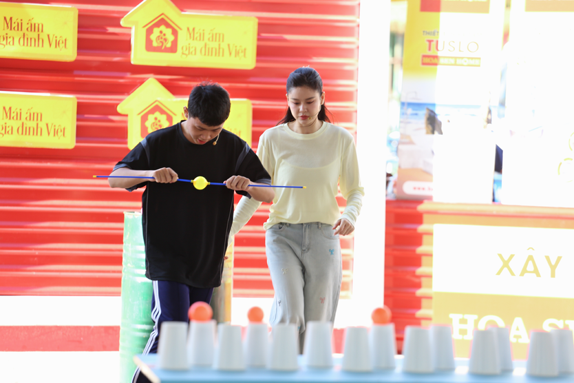 Hơn 1,8 tỉ đồng trao cho các em trong Mái ấm gia đình Việt tập 27- Ảnh 11.