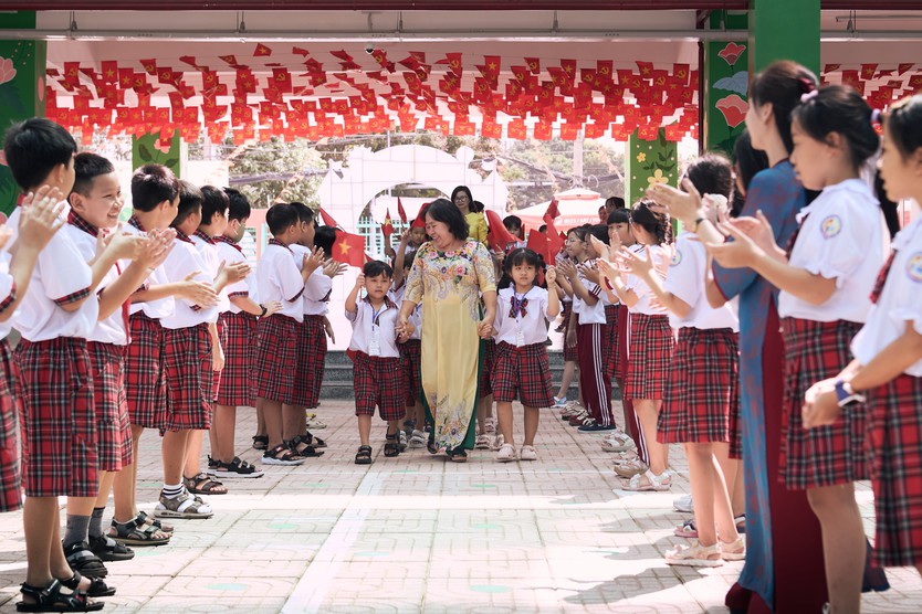 Bồi hồi chuẩn bị buổi khai giảng đầu tiên trong ngôi trường mới của Phường Bình Hưng Hoà, TP. Hồ Chí Minh - Ảnh 4.