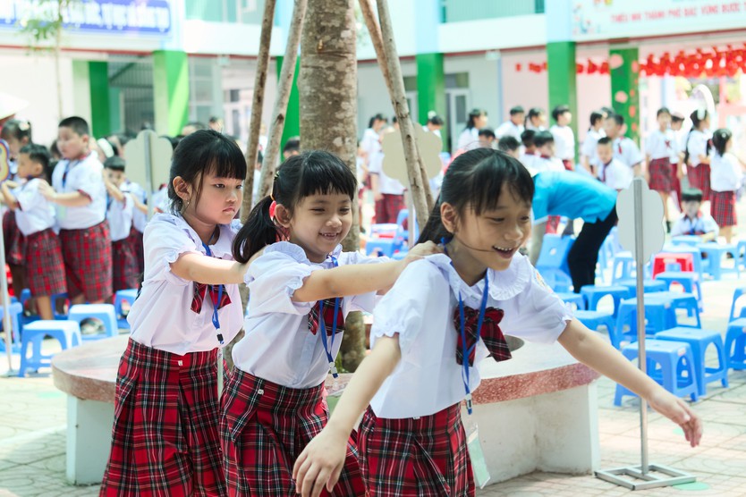 Bồi hồi chuẩn bị buổi khai giảng đầu tiên trong ngôi trường mới của Phường Bình Hưng Hoà, TP. Hồ Chí Minh - Ảnh 6.