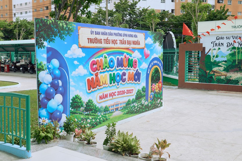 Bồi hồi chuẩn bị buổi khai giảng đầu tiên trong ngôi trường mới của Phường Bình Hưng Hoà, TP. Hồ Chí Minh - Ảnh 1.