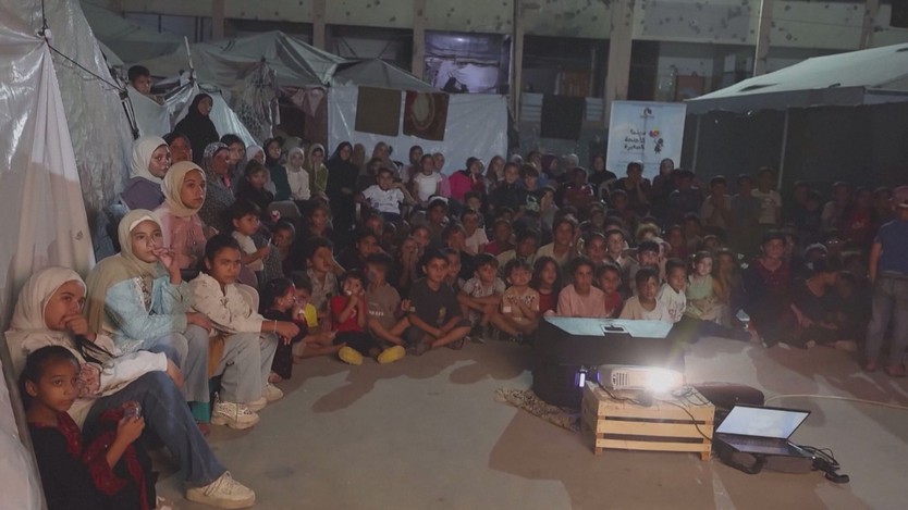 "Những đôi cánh nhỏ" mang niềm vui đến các em nhỏ tại dải Gaza - Ảnh 1.