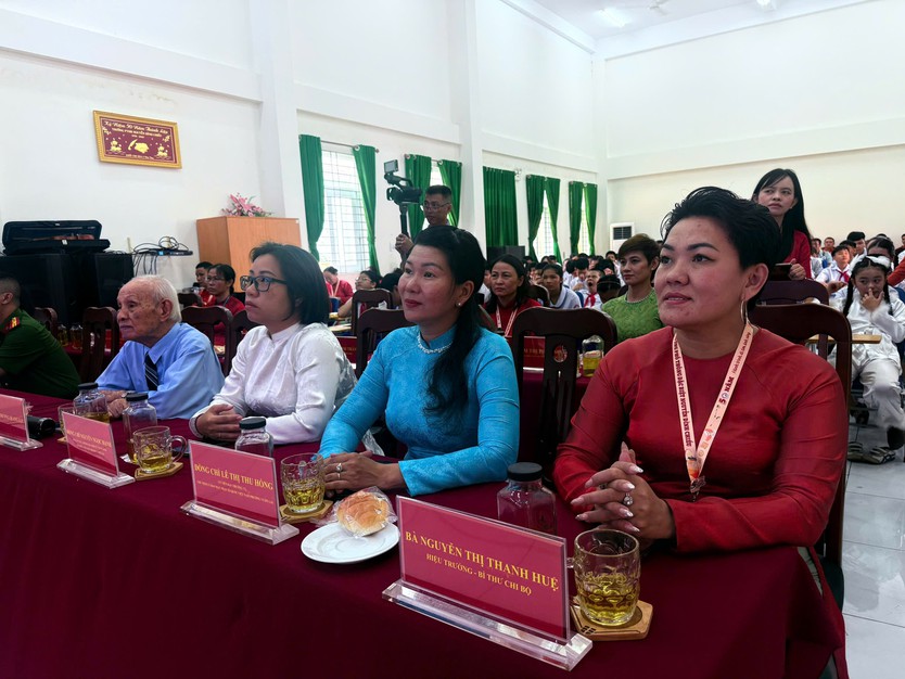 Lễ khai giảng đặc biệt tại Trường Phổ thông Đặc biệt Nguyễn Đình Chiểu - Ảnh 4.