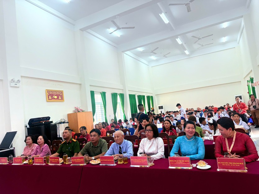Lễ khai giảng đặc biệt tại Trường Phổ thông Đặc biệt Nguyễn Đình Chiểu - Ảnh 5.
