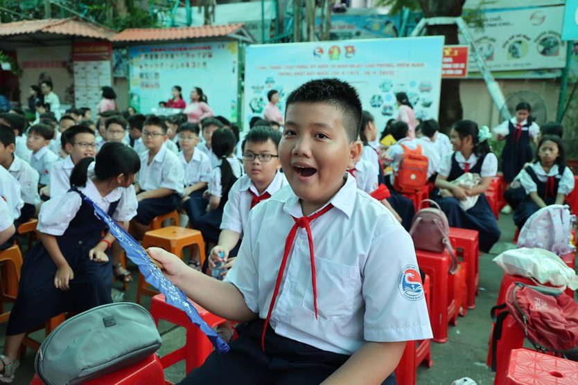 "1001 biểu cảm" của học sinh TP. Hồ Chí Minh trong ngày tựu trường - Ảnh 4.