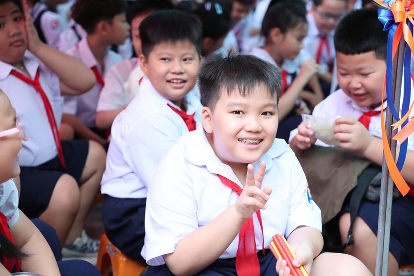 "1001 biểu cảm" của học sinh TP. Hồ Chí Minh trong ngày tựu trường - Ảnh 5.