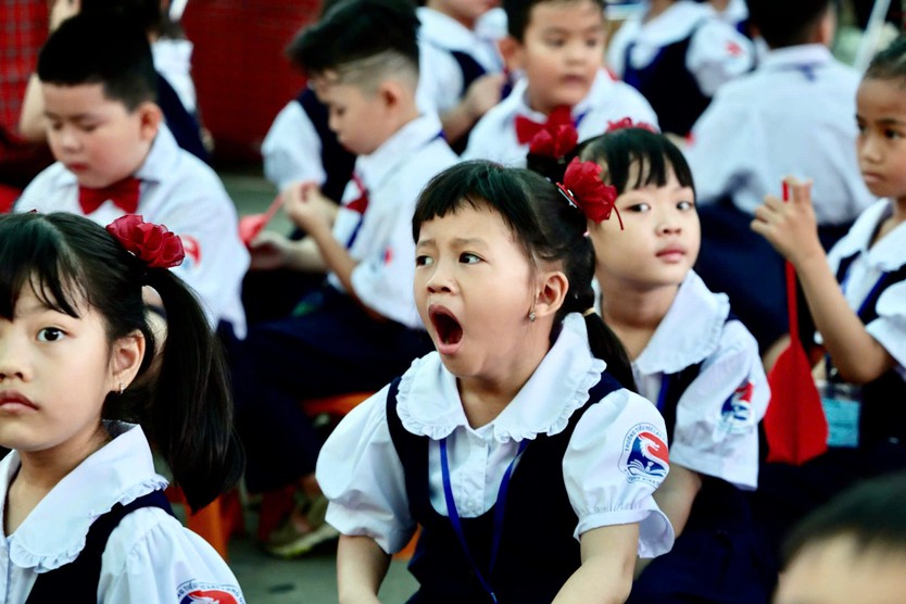 "1001 biểu cảm" của học sinh TP. Hồ Chí Minh trong ngày tựu trường - Ảnh 2.