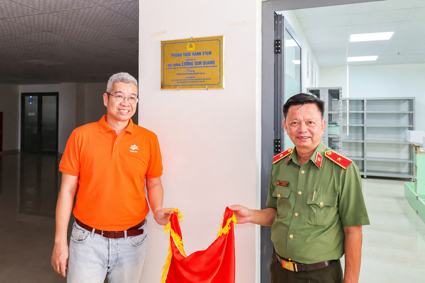 FPT Telecom đồng hành cùng Bộ Công an trao tặng phòng STEM tại các điểm trường khó khăn, mở cánh cửa công nghệ cho thế hệ tương lai - Ảnh 2.