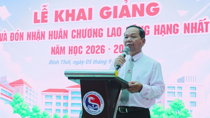 Trường Tiểu học Lạc Long Quân đón Huân chương Lao động hạng Nhất - Ảnh 2.