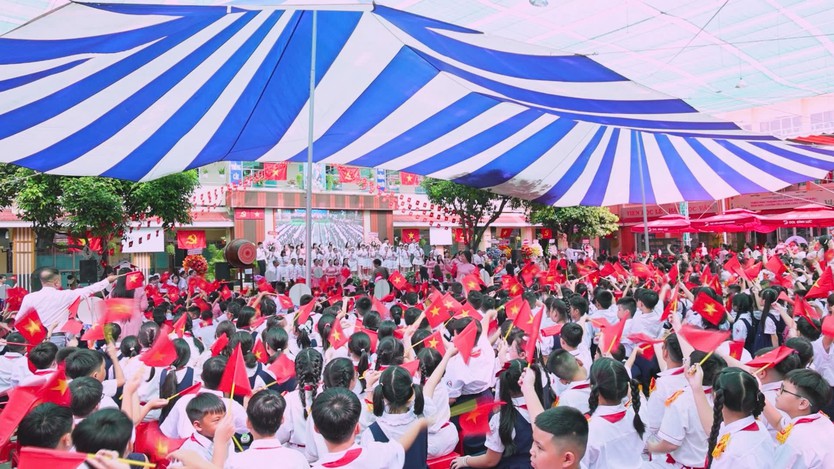 Trường Tiểu học Lạc Long Quân đón Huân chương Lao động hạng Nhất - Ảnh 8.