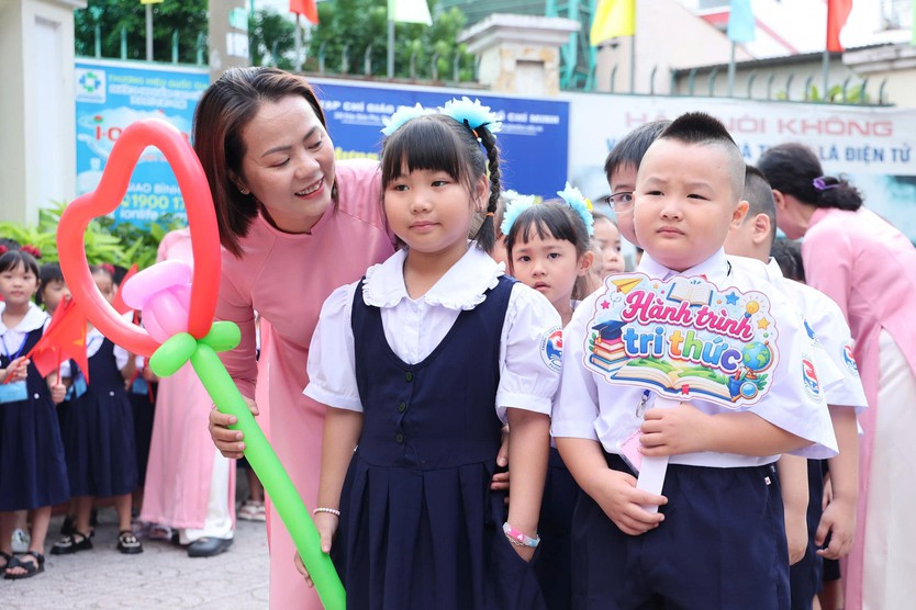 Một mùa khai giảng với "1001 biểu cảm" của học sinh TP. Hồ Chí Minh - Ảnh 11.