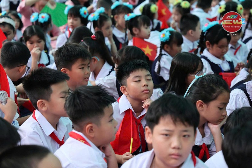 Một mùa khai giảng với "1001 biểu cảm" của học sinh TP. Hồ Chí Minh - Ảnh 3.