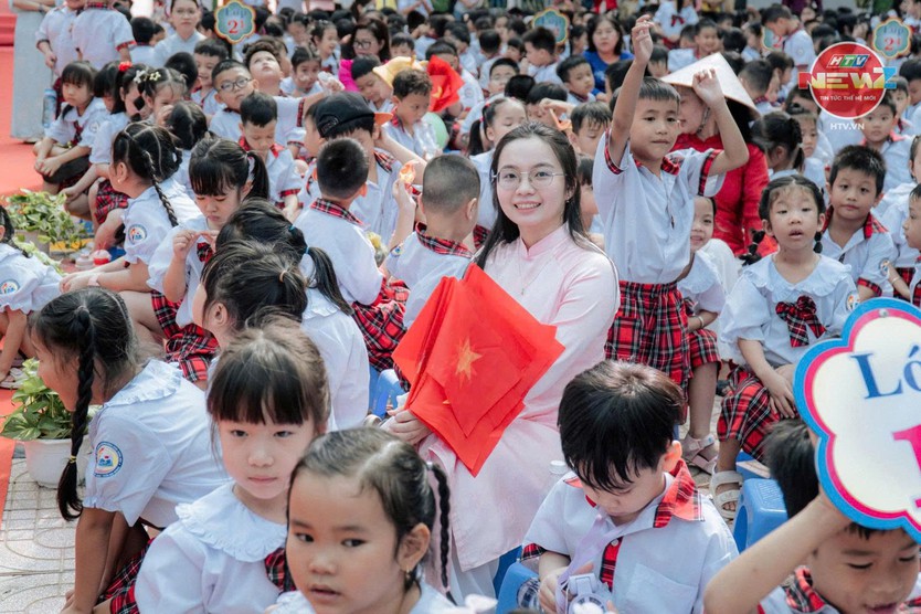 Một mùa khai giảng với "1001 biểu cảm" của học sinh TP. Hồ Chí Minh - Ảnh 8.