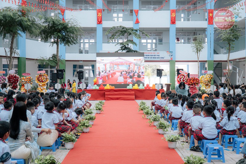 Trường Tiểu học Trần Đại Nghĩa khai giảng năm học mới trên khu đất nghĩa trang Bình Hưng Hòa - Ảnh 9.