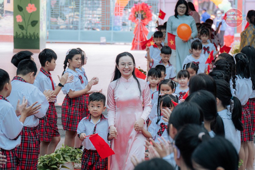 Trường Tiểu học Trần Đại Nghĩa khai giảng năm học mới trên khu đất nghĩa trang Bình Hưng Hòa - Ảnh 10.