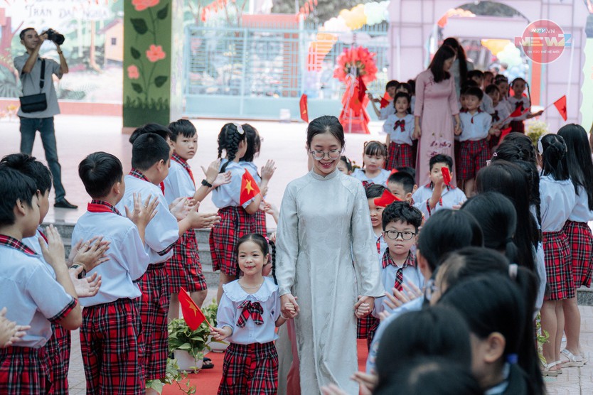 Trường Tiểu học Trần Đại Nghĩa khai giảng năm học mới trên khu đất nghĩa trang Bình Hưng Hòa - Ảnh 12.