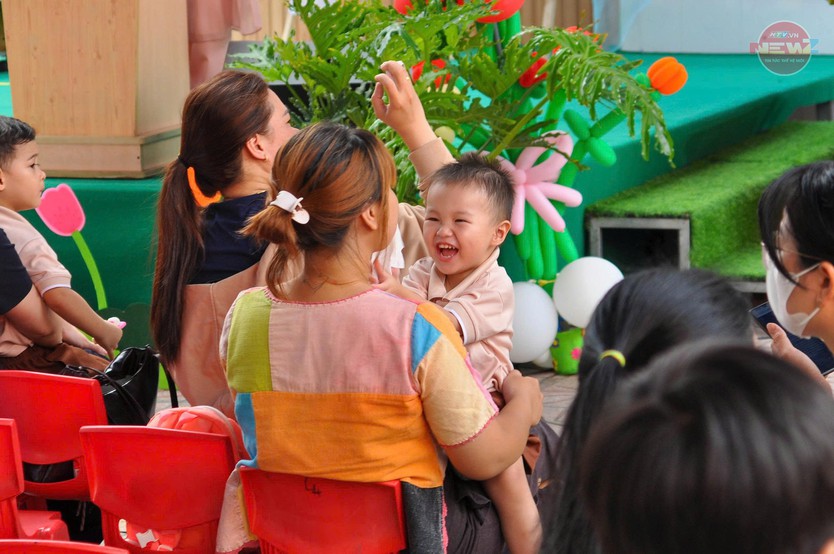"1001 biểu cảm" của học sinh TP. Hồ Chí Minh trong ngày tựu trường - Ảnh 9.