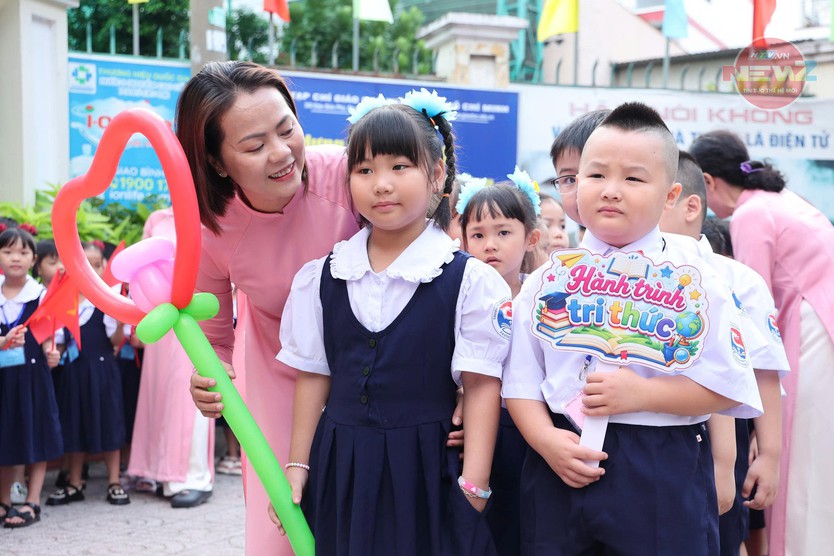 "1001 biểu cảm" của học sinh TP. Hồ Chí Minh trong ngày tựu trường - Ảnh 15.
